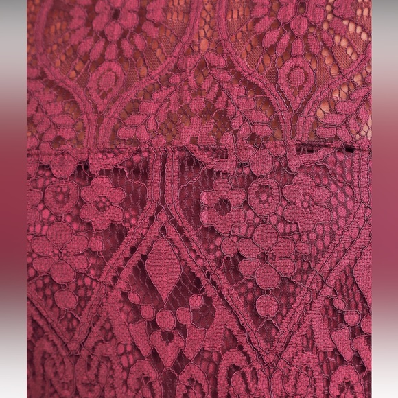 Lulu’s Lace Dress - Picture 5 of 9